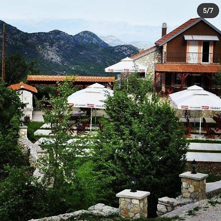 Vikendica,Bungalovi Lipska Pecina Cetinje Exterior foto