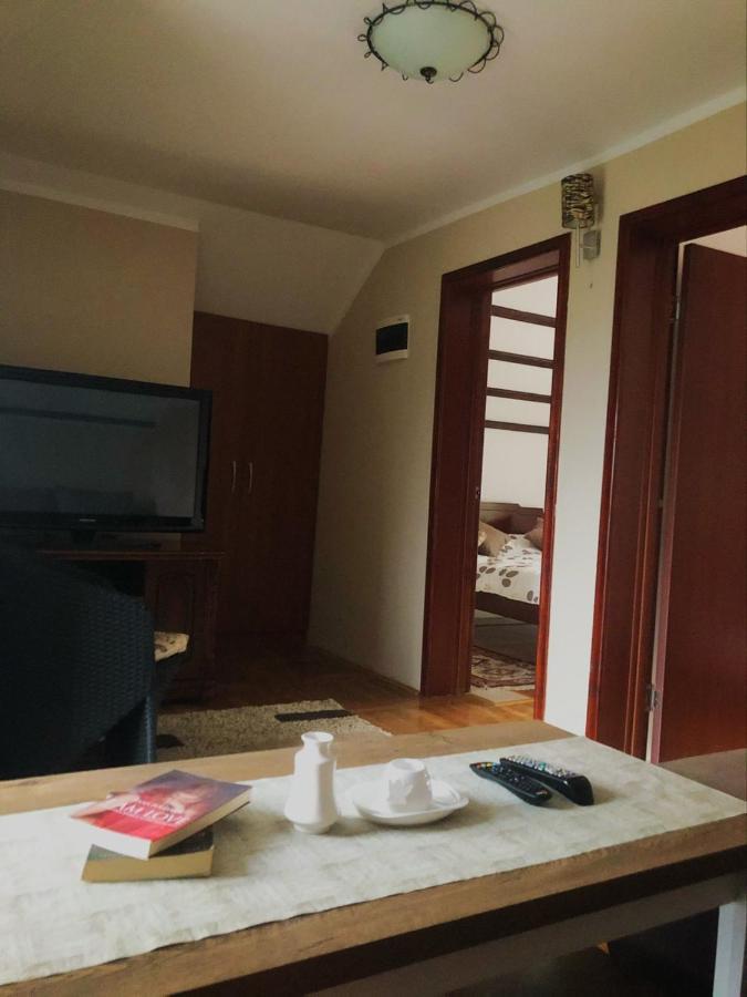 Vikendica,Bungalovi Lipska Pecina Cetinje Exterior foto