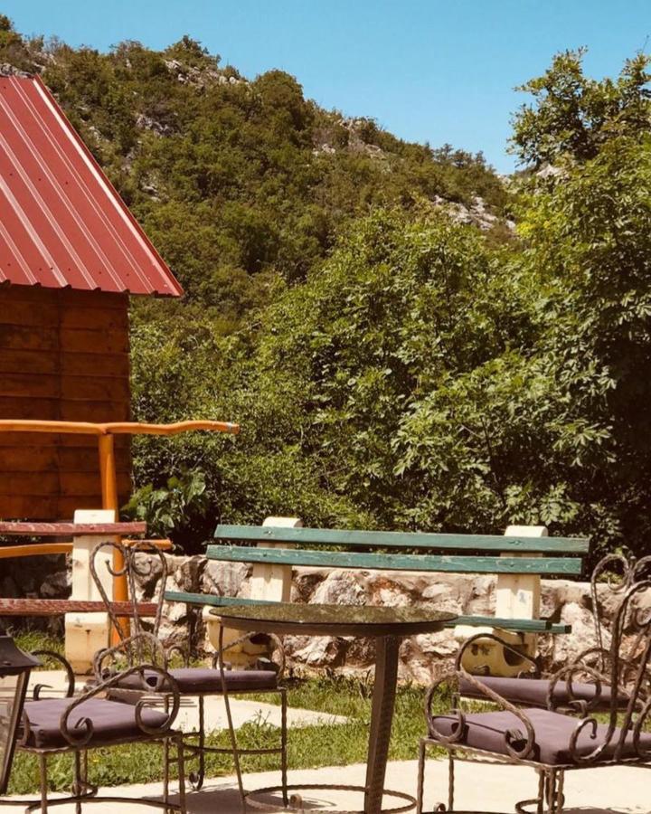 Vikendica,Bungalovi Lipska Pecina Cetinje Exterior foto