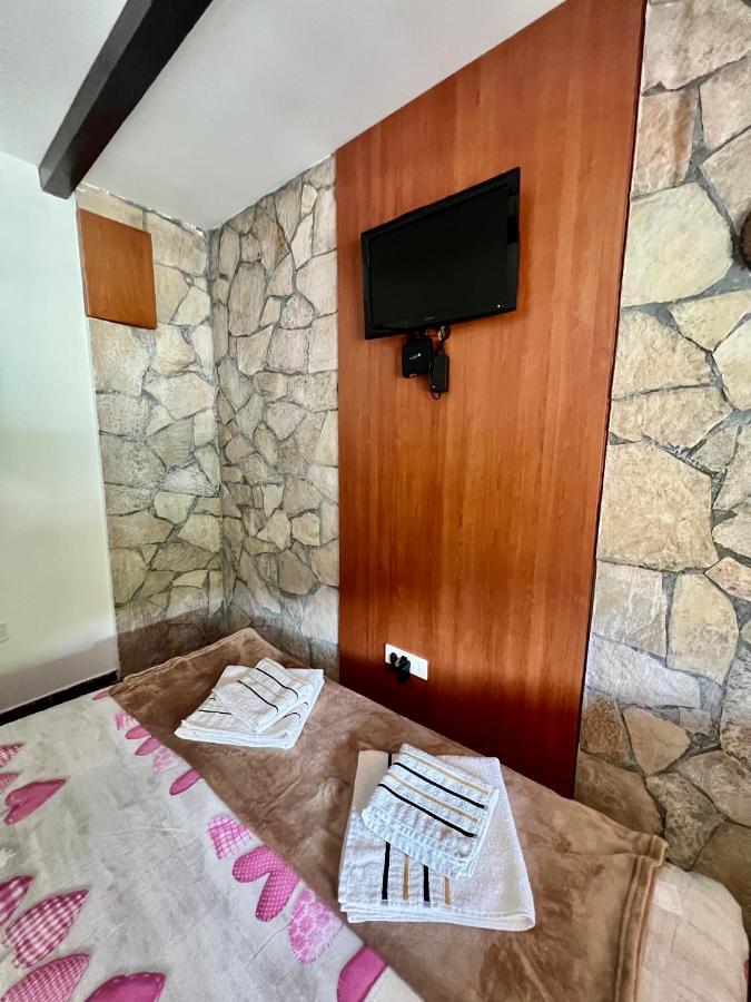 Vikendica,Bungalovi Lipska Pecina Cetinje Exterior foto