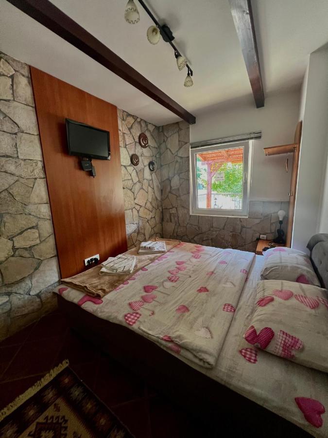 Vikendica,Bungalovi Lipska Pecina Cetinje Exterior foto